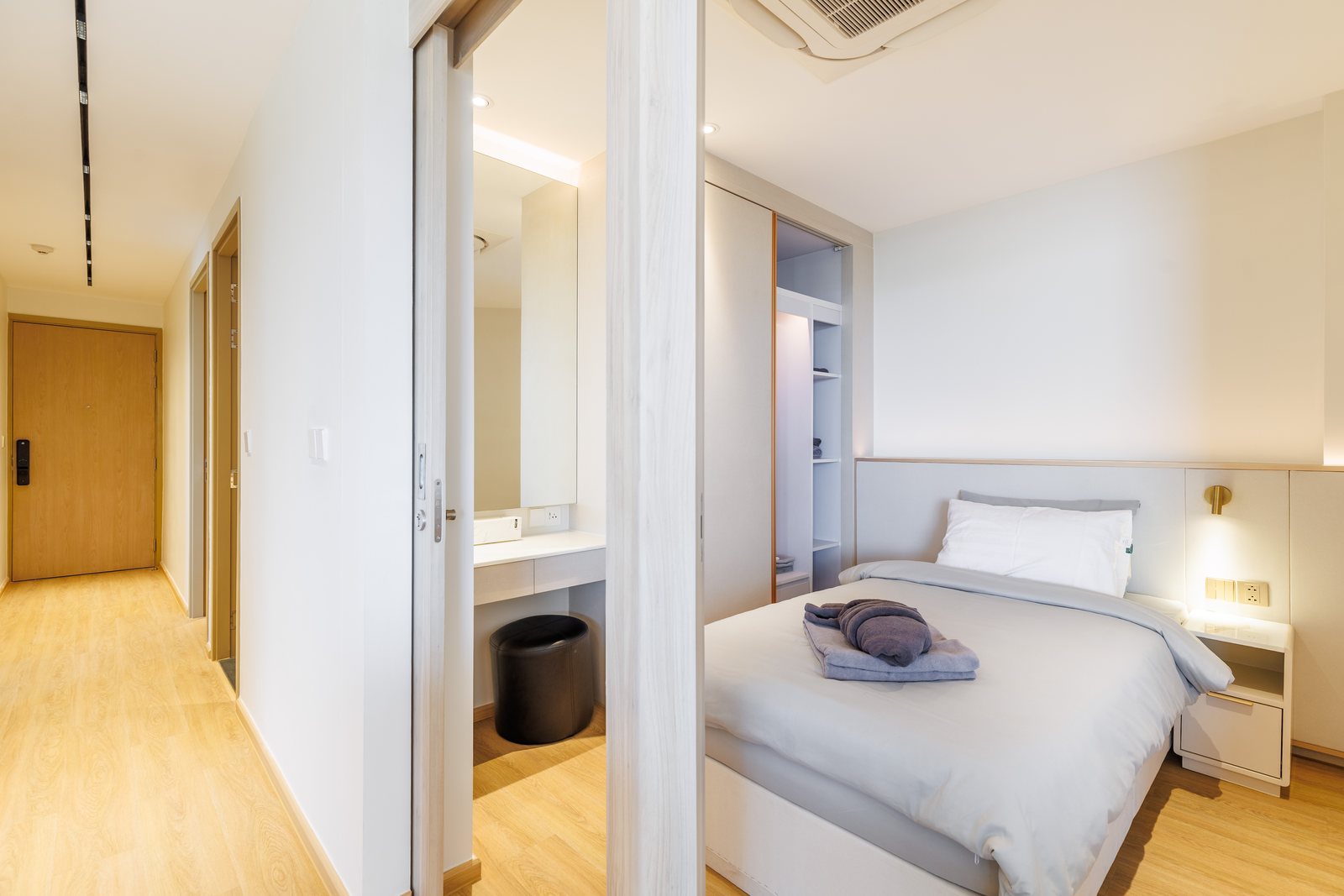 The Aqua 3BR Lagoon-View Condo – Holiday Rental – photo 8